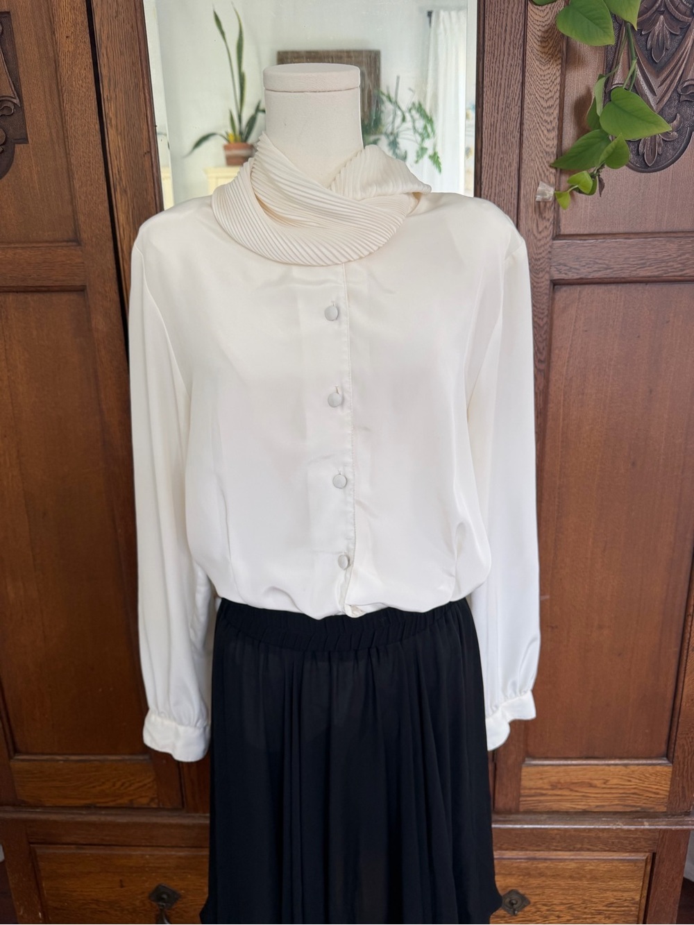 Vintage 80s High Notes Ivory Pleated Scarf Collar Blouse Quiet Luxury Sz 12